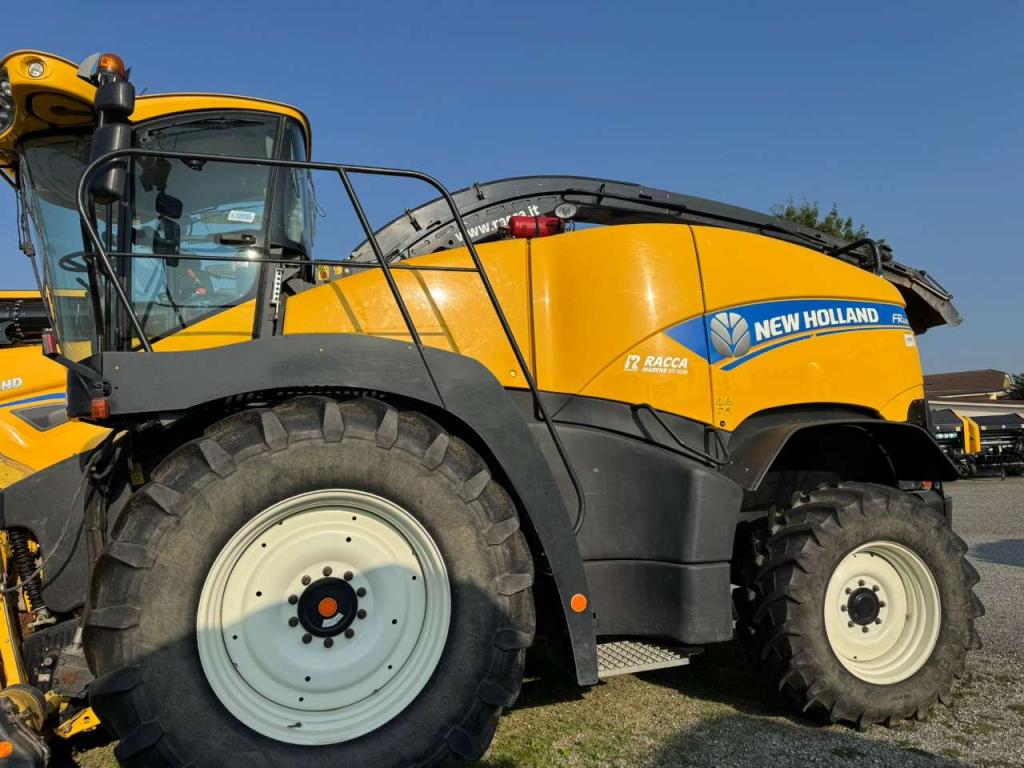 New Holland FR600 Photo 4