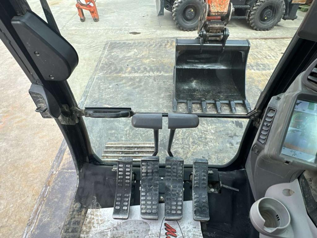 Hitachi ZX160LC-6 Photo 19