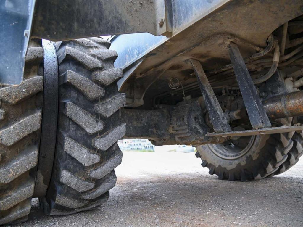Komatsu PW148-10 Photo 11