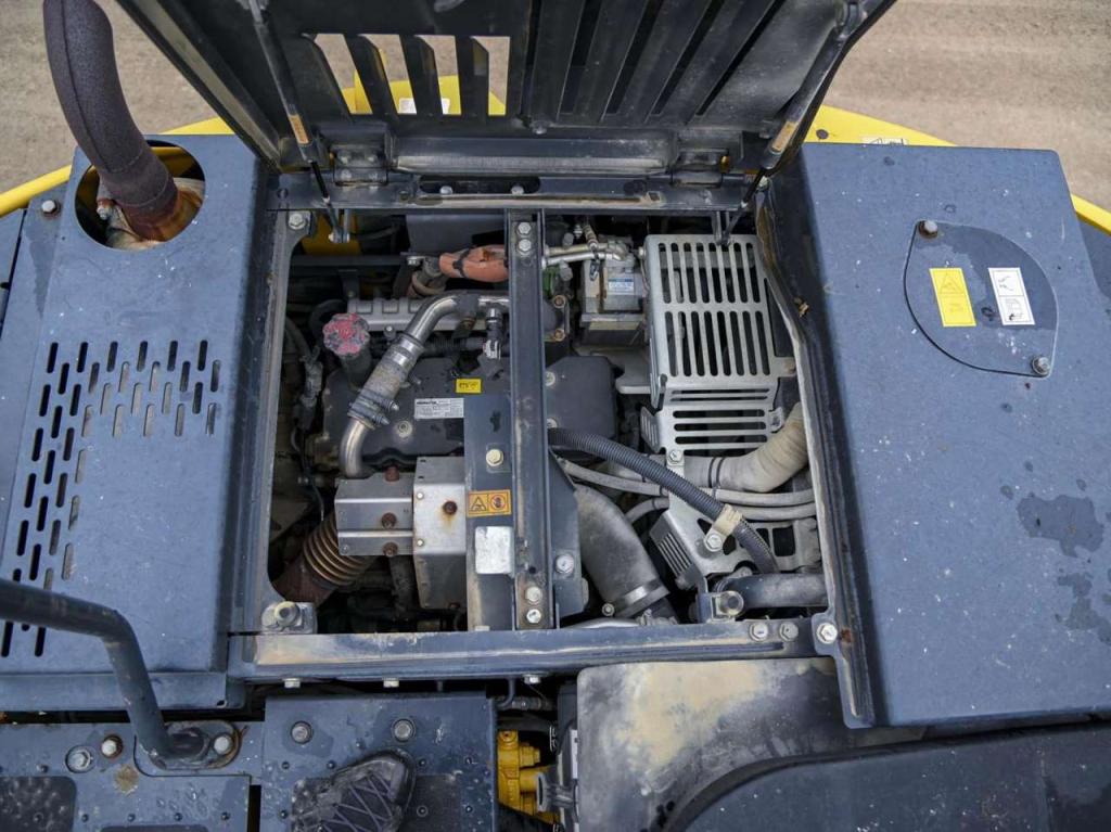 Komatsu PW148-10 Photo 17