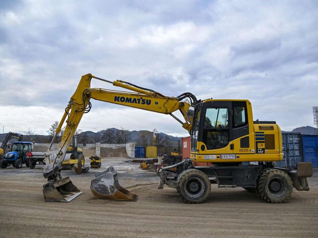 Komatsu PW148-10 Photo 2