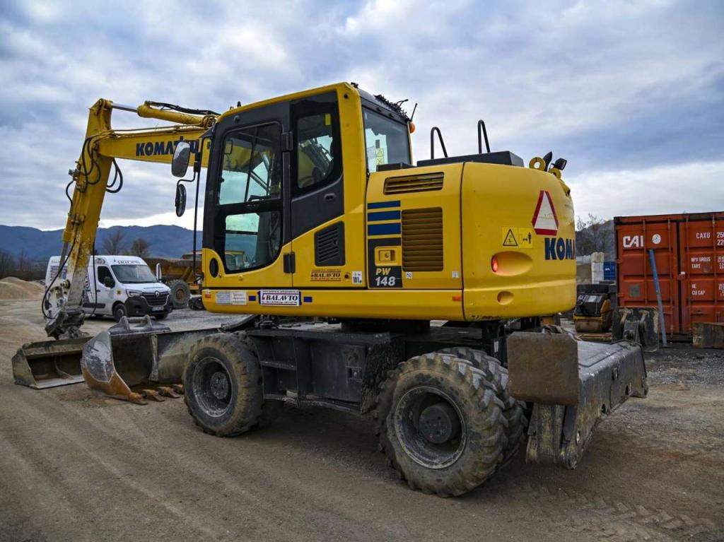 Komatsu PW148-10 Photo 3
