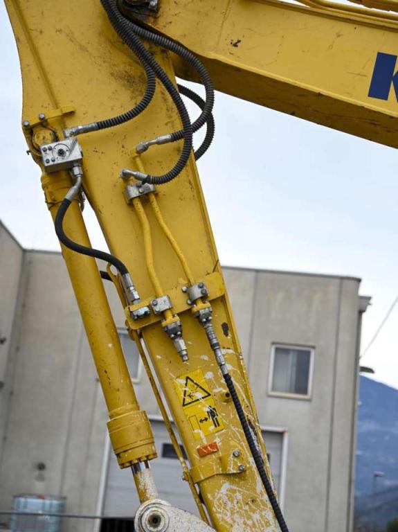 Komatsu PW148-10 Photo 9