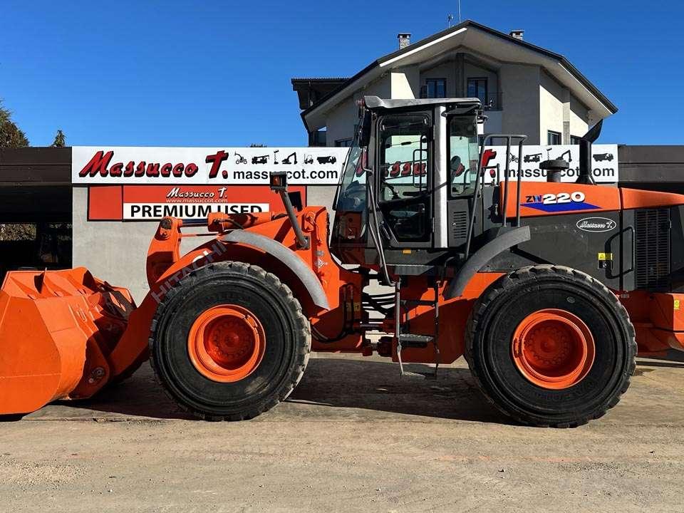 Hitachi ZW220 Photo 2