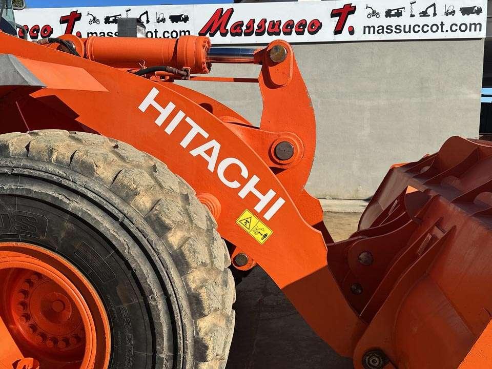 Hitachi ZW220 Photo 9