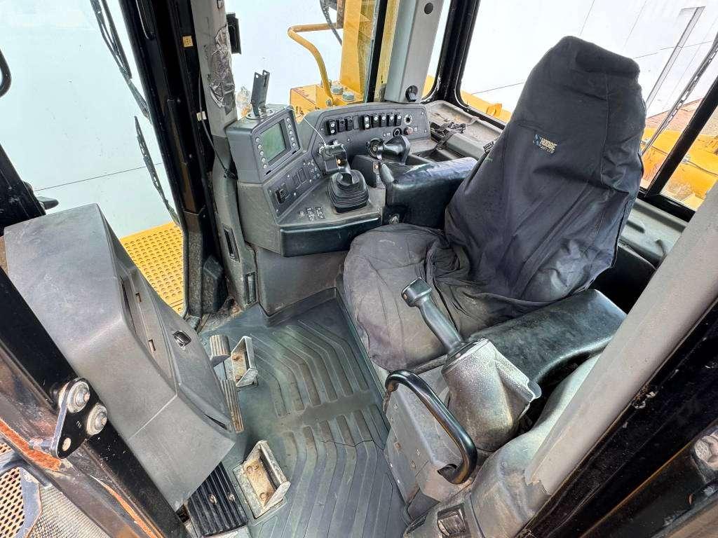 Caterpillar D9T - Ripper / Auto Greasing / Airco Photo 8