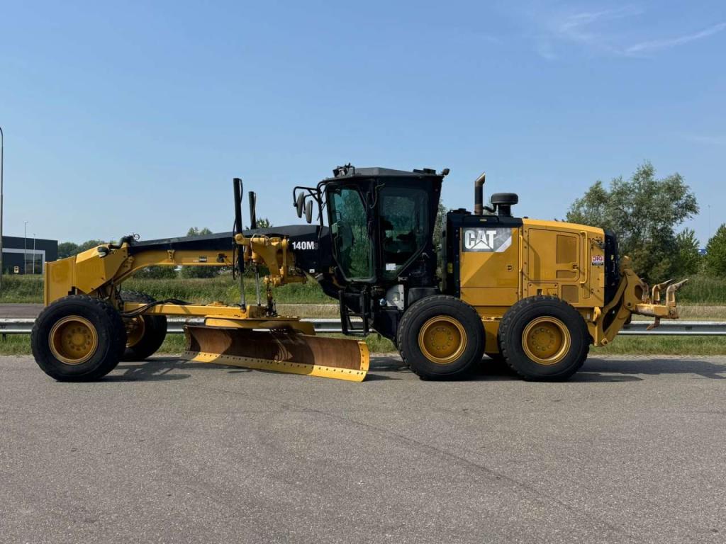 Caterpillar 140M3 Photo 1