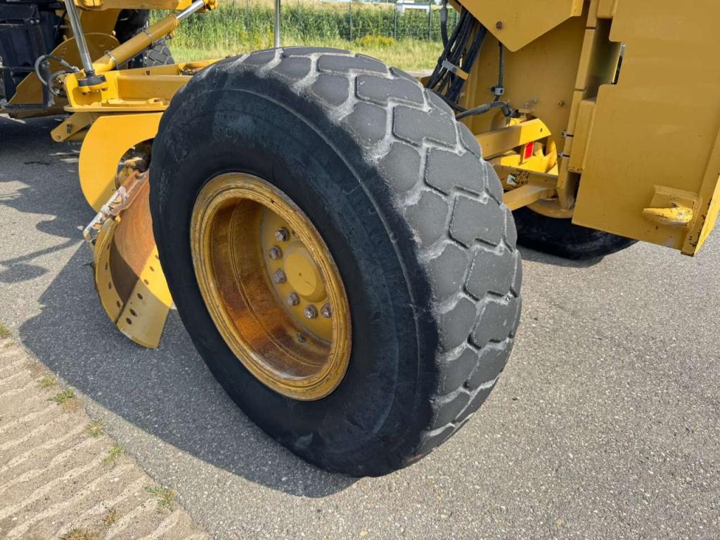 Caterpillar 140M3 Photo 16