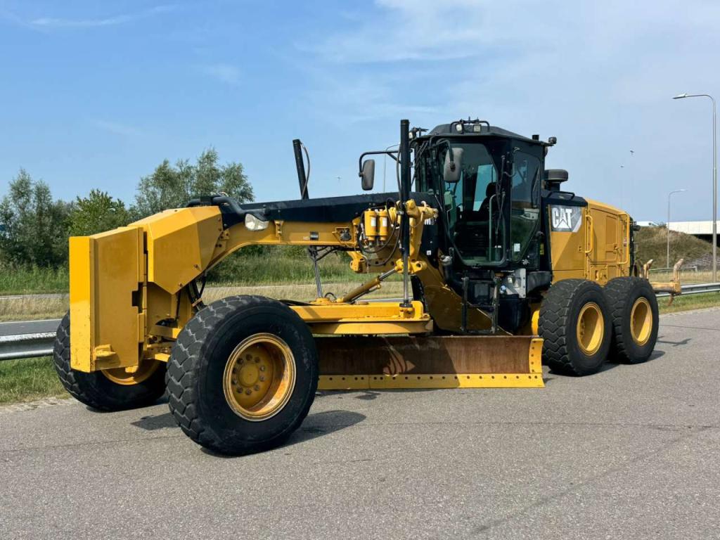 Caterpillar 140M3 Photo 2