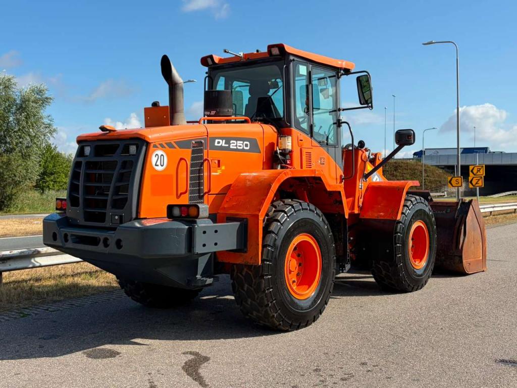 Doosan DL250-3 Photo 5