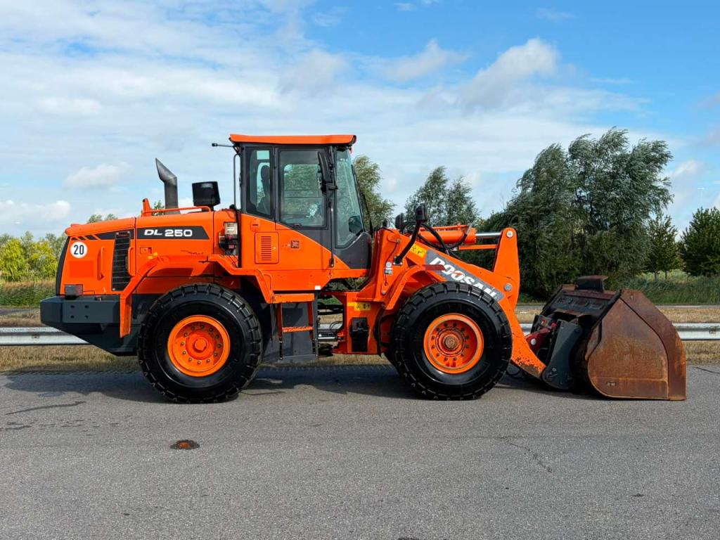 Doosan DL250-3 Photo 6