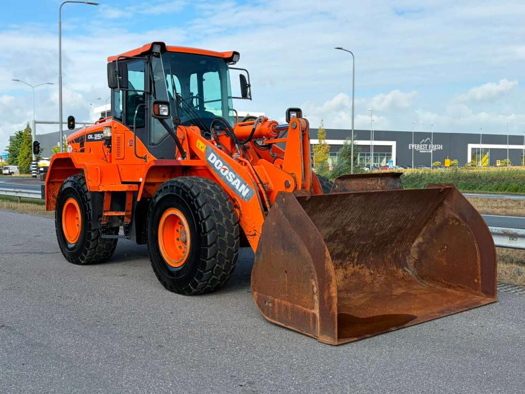 Doosan DL250-3 Photo 7
