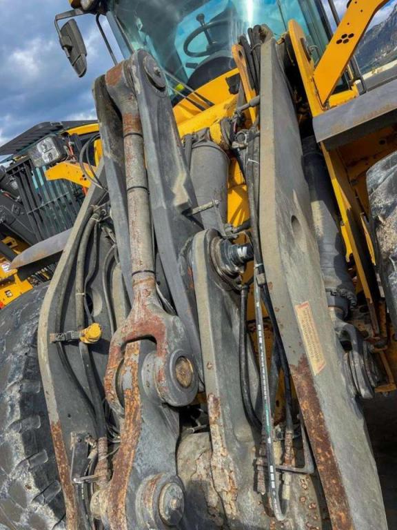 Volvo L120H Photo 15