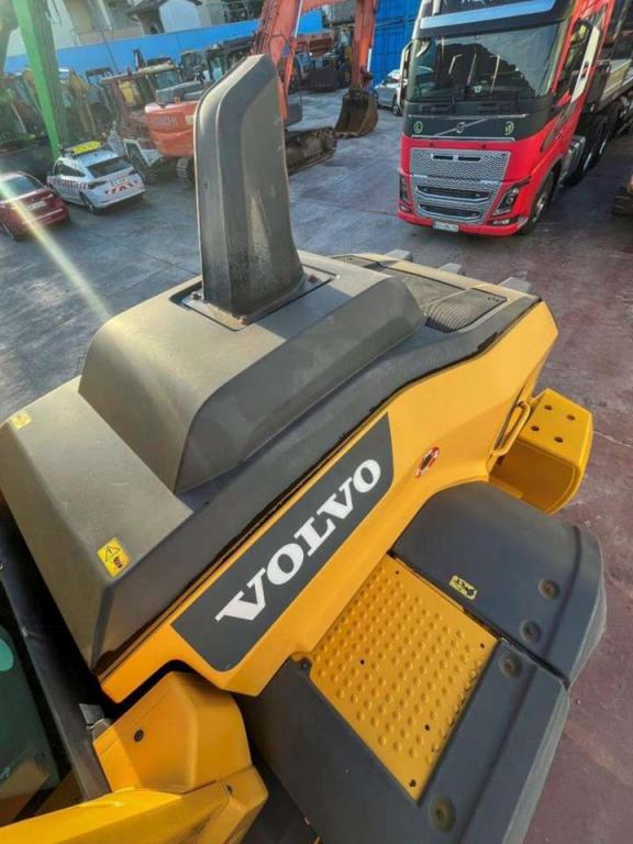 Volvo L120H Photo 16