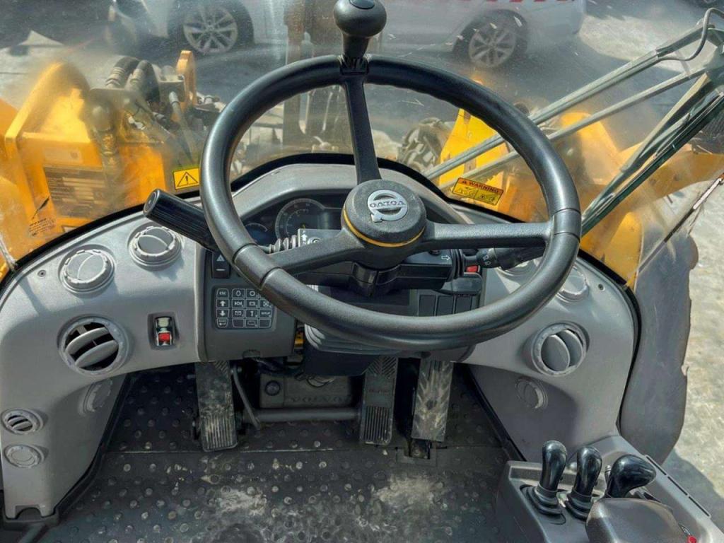 Volvo L120H Photo 21