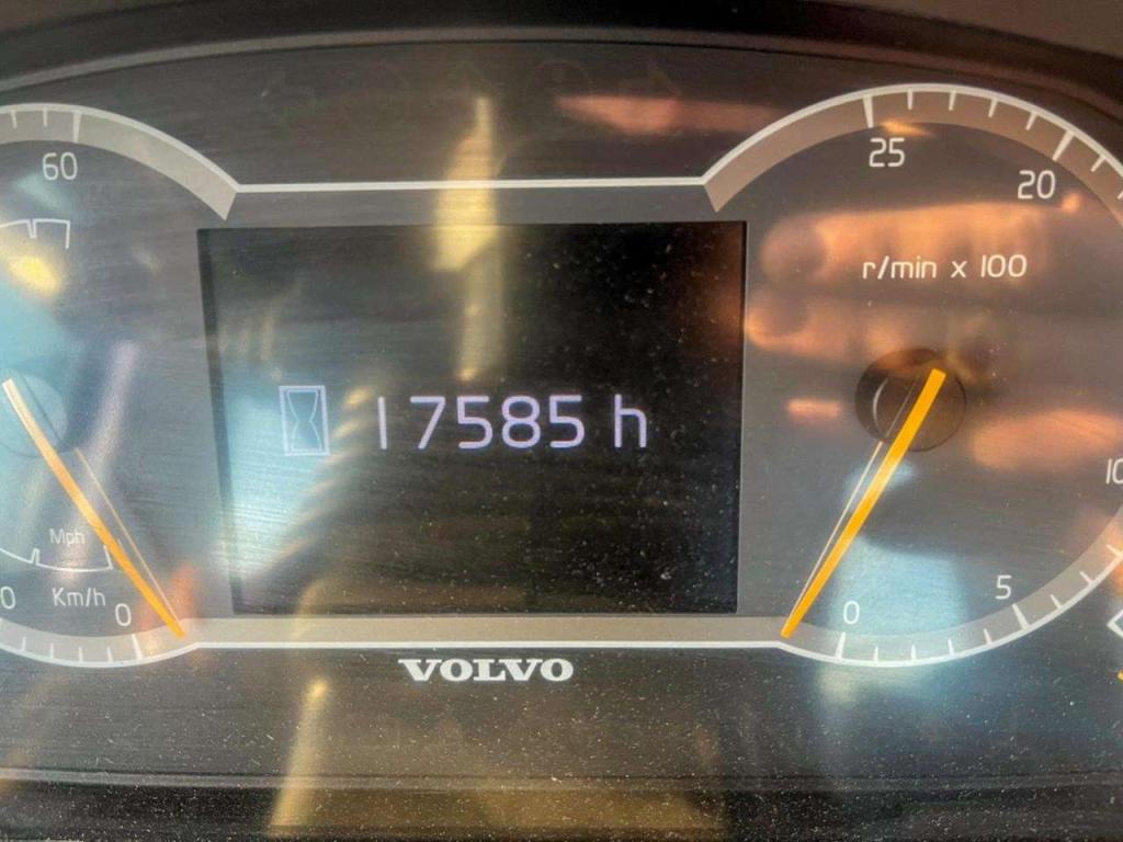 Volvo L120H Photo 24