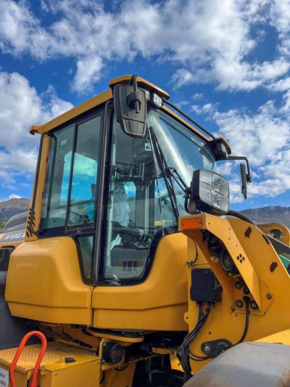 Volvo L120H Photo 3
