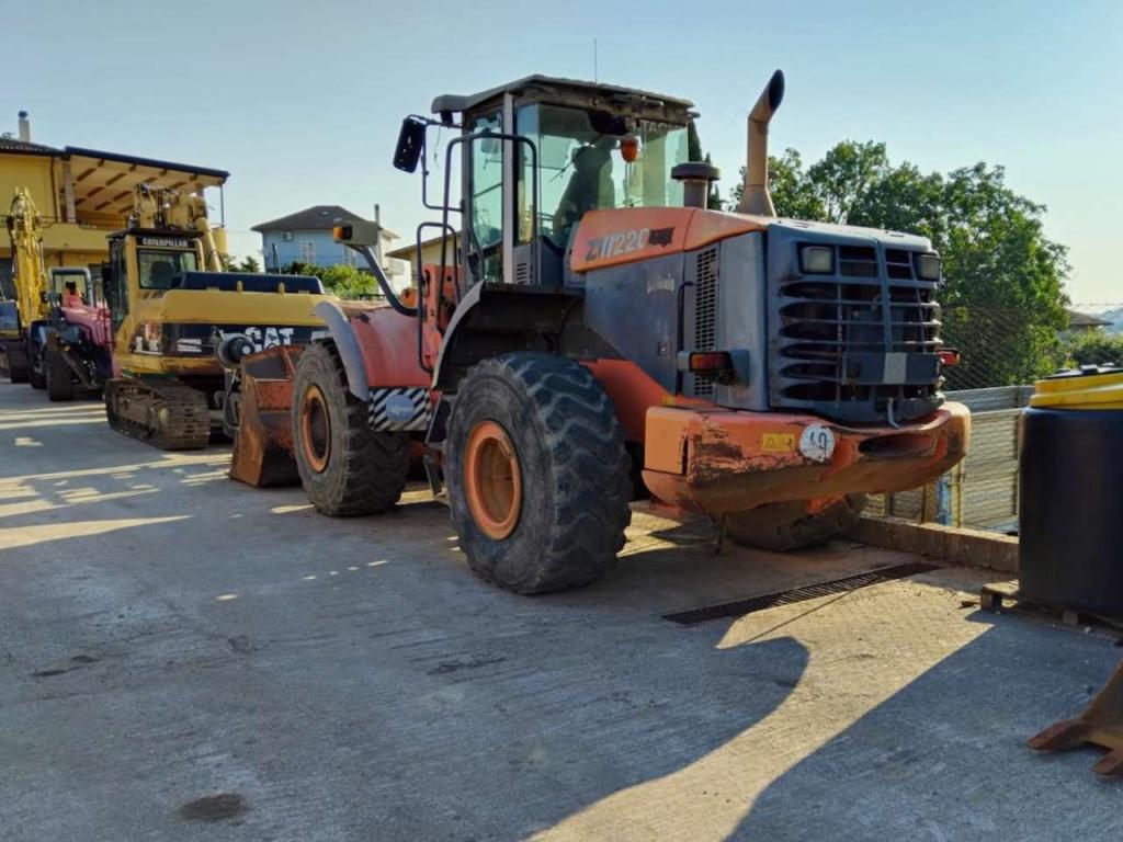 Hitachi ZX220 Photo 3