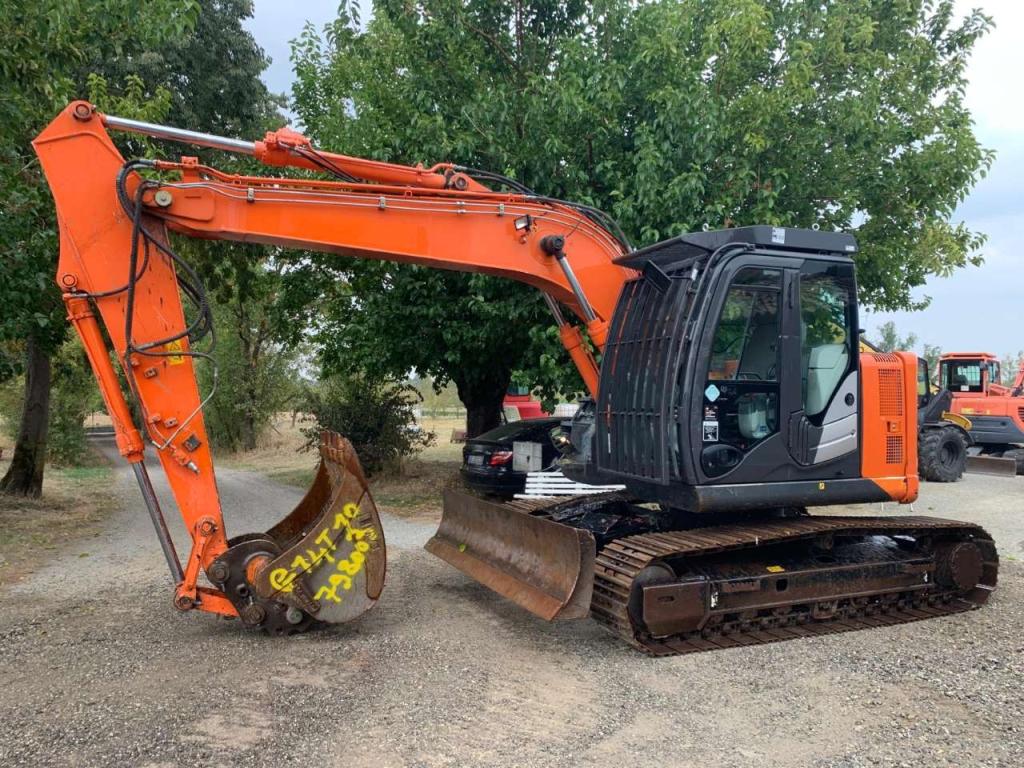 Hitachi ZX135 US-5B Photo 1
