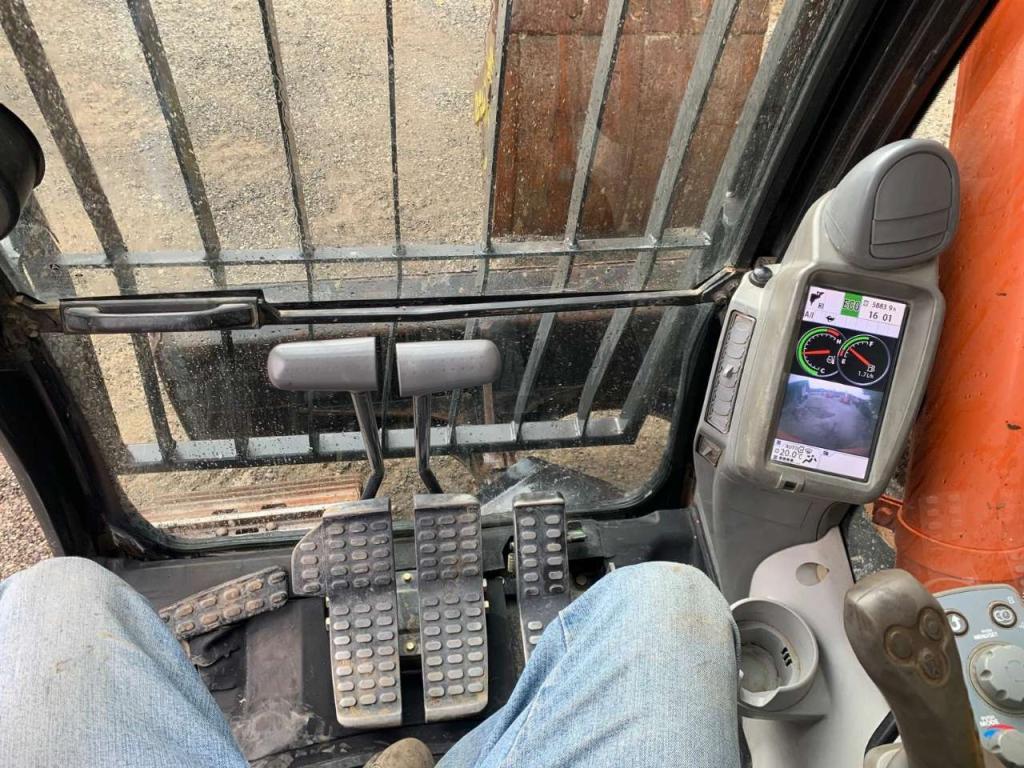Hitachi ZX135 US-5B Photo 2