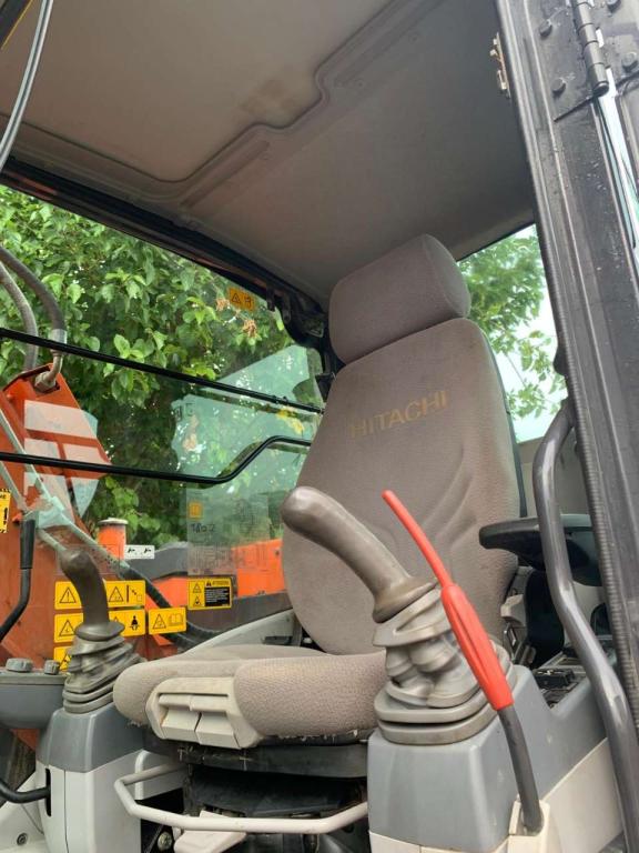 Hitachi ZX135 US-5B Photo 5