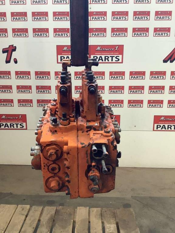 Hydraulic distributor for Fiat Hitachi FH200E Photo 2