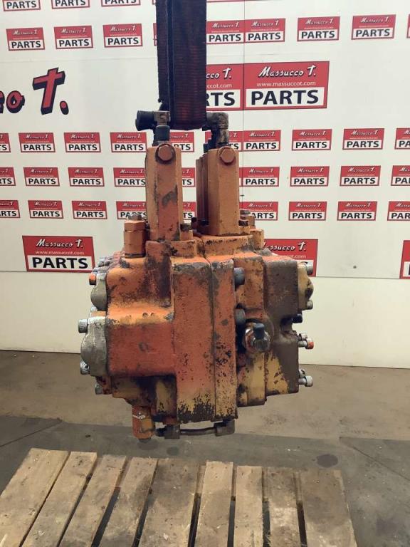 Hydraulic distributor for Fiat Hitachi FH200E Photo 4