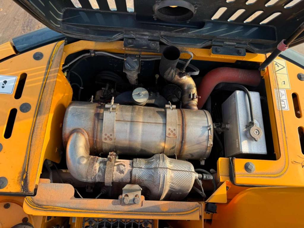 Hyundai HX145LCR Photo 28
