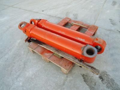 Lifting piston for Fiat Hitachi FR220 sold by OLM 90 Srl