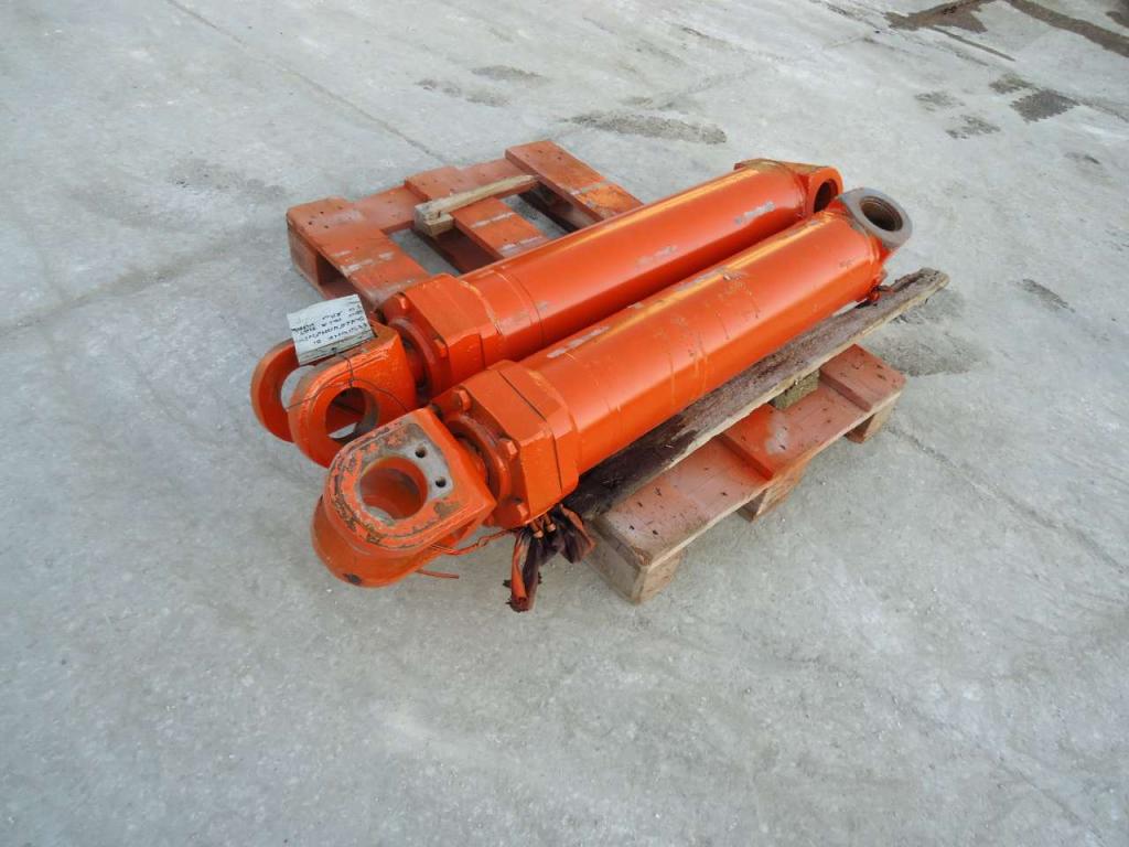 Lifting piston for Fiat Hitachi FR220 Photo 2