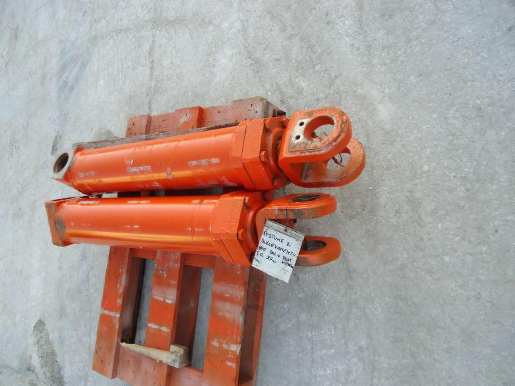 Lifting piston for Fiat Hitachi FR220 Photo 3