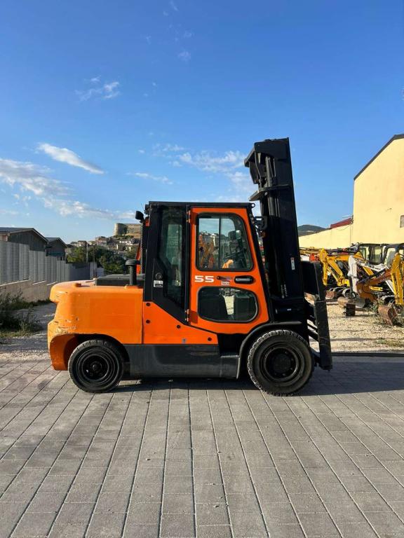 Doosan D 55C-7 Photo 1