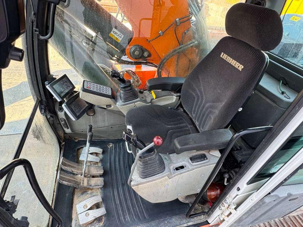 Liebherr R924LC - Triple Boom / Tilting Bucket Photo 8