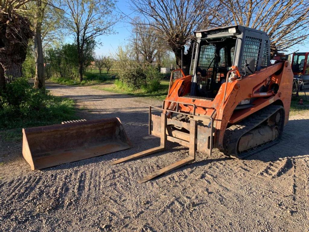 Takeuchi TL230 Photo 1