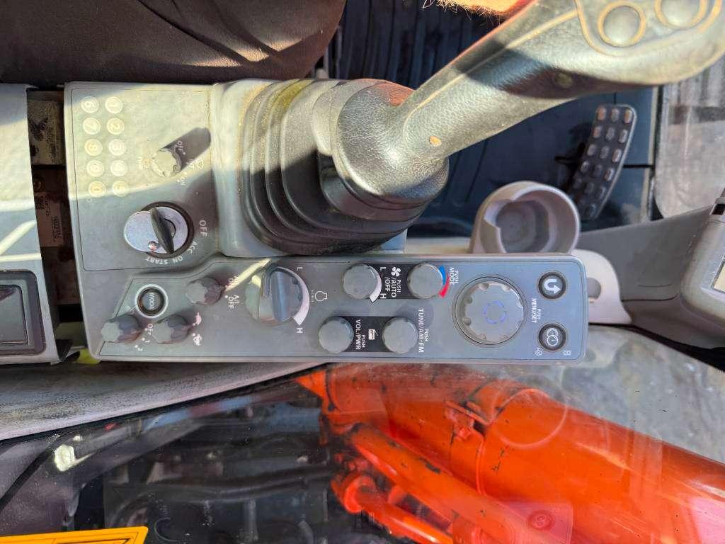 Hitachi ZX210-5B - Hammer Lines / Automatic Greasing Photo 12
