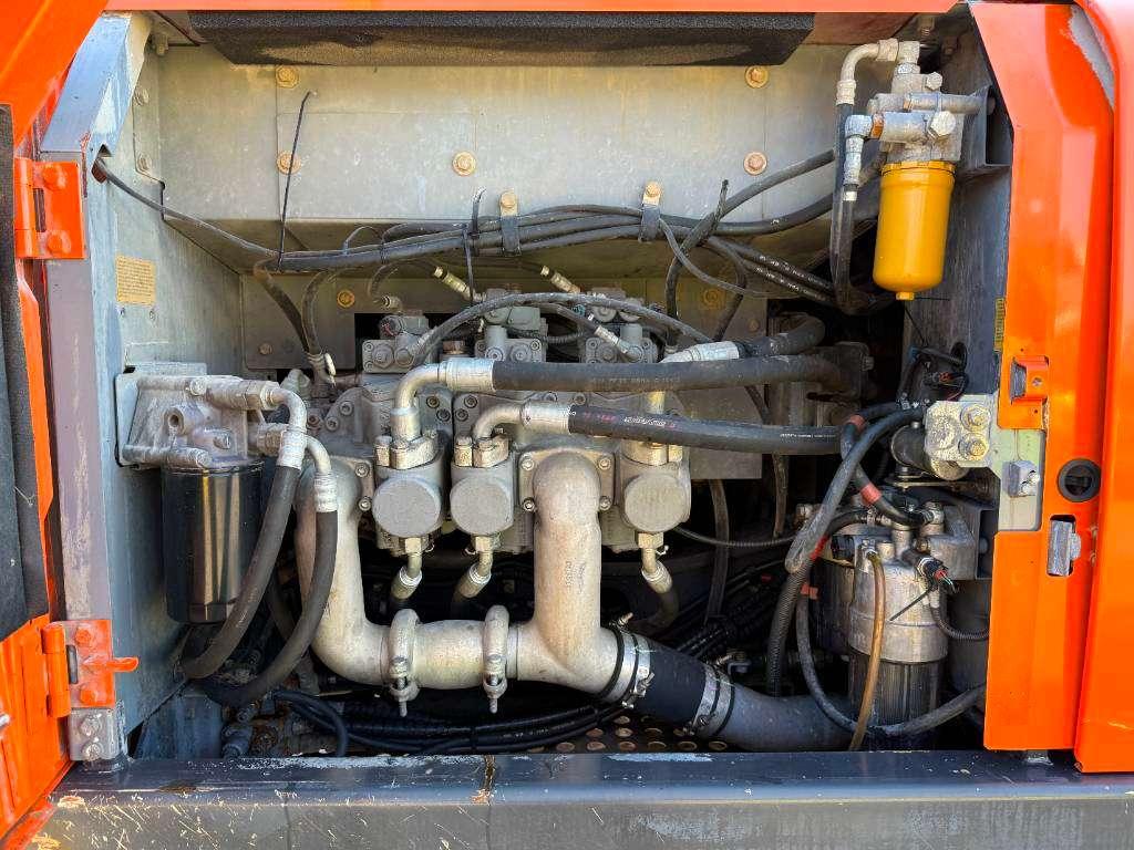 Hitachi ZX210-5B - Hammer Lines / Automatic Greasing Photo 28