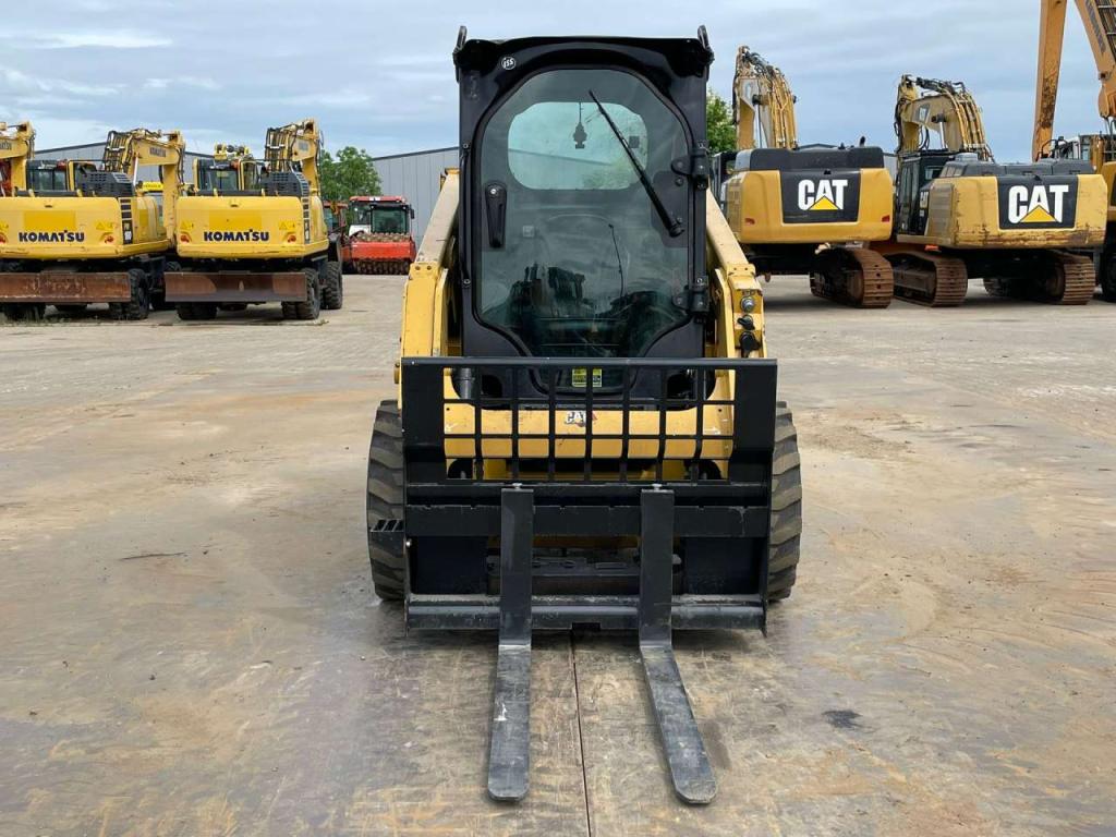 Caterpillar 226D3 Photo 10