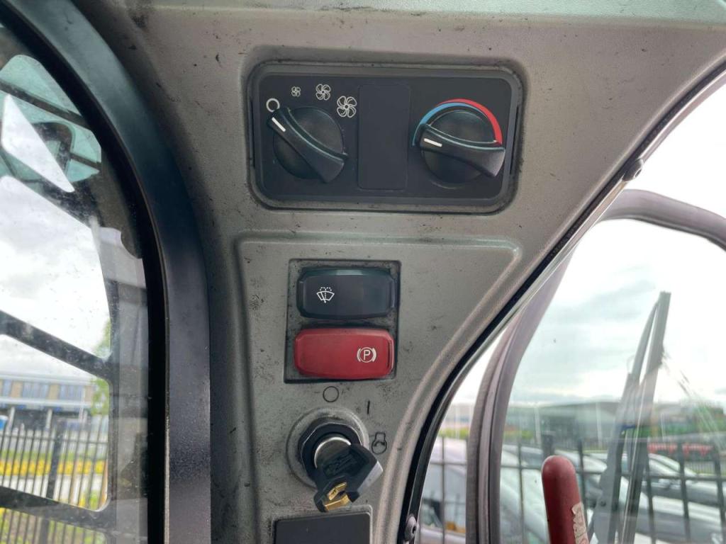 Caterpillar 226D3 Photo 24