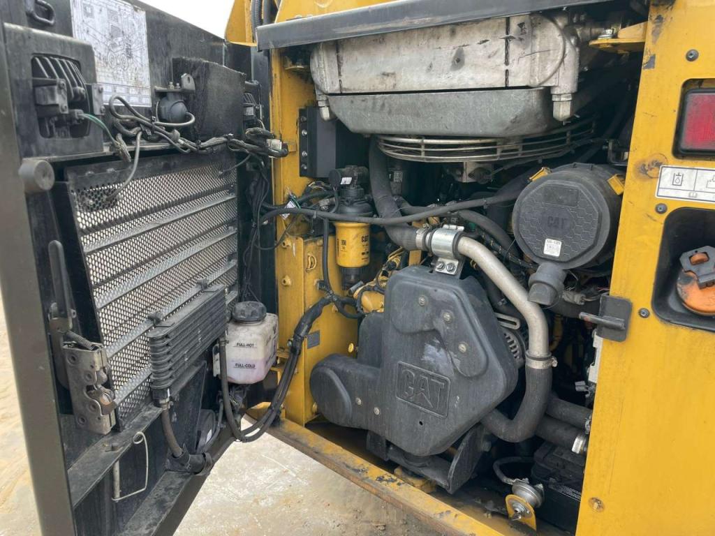 Caterpillar 226D3 Photo 26
