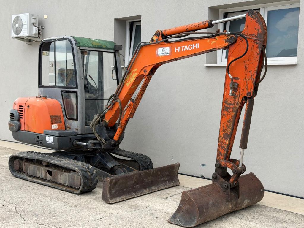 Hitachi ZAXIS 35 Photo 2
