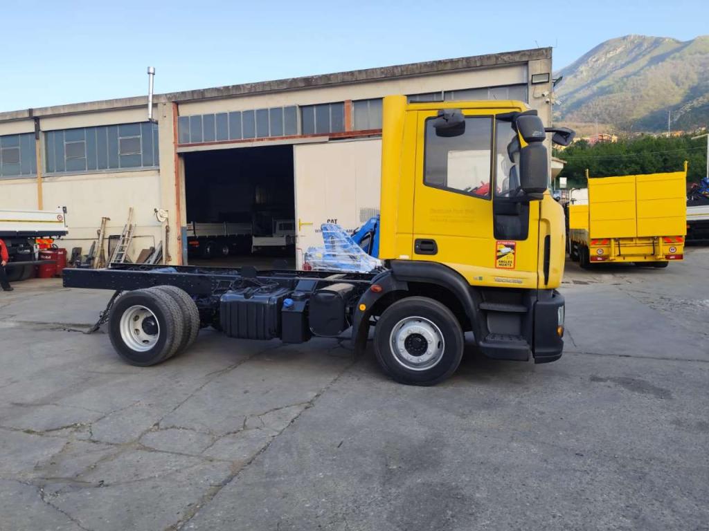 Iveco EUROCARGO 120E28P Photo 18