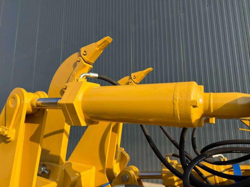 Caterpillar D8 Multi Shank Ripper Photo 7