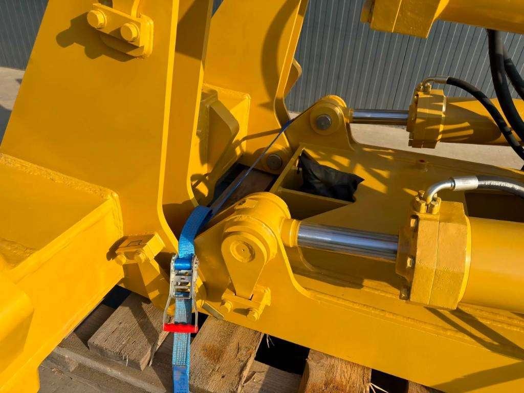 Caterpillar D8 Multi Shank Ripper Photo 9