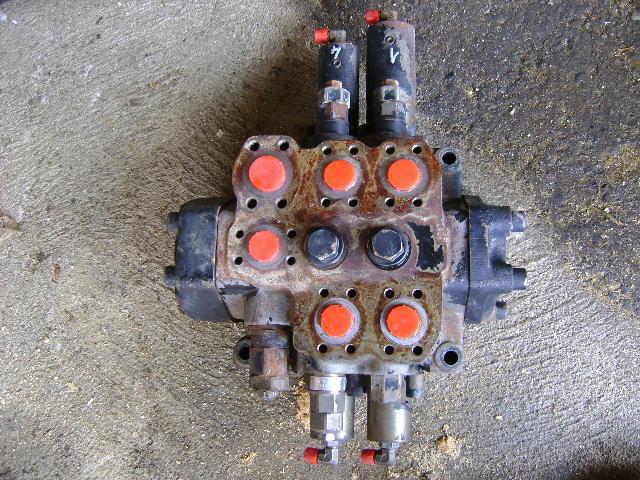 Hydraulic distributor for Fiat Hitachi W 190 Evolution Photo 1