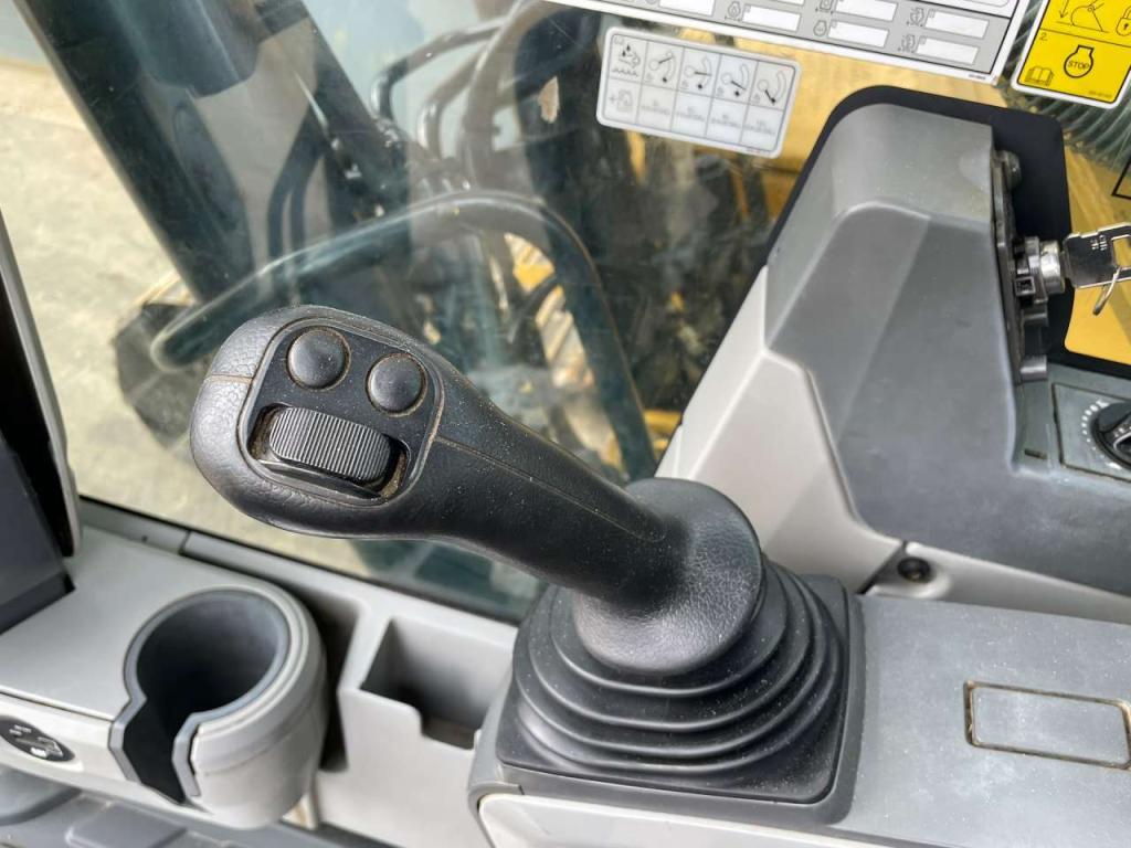 Caterpillar 320FL Photo 20
