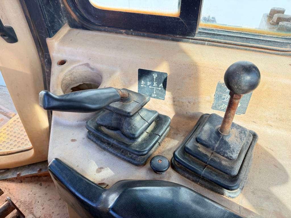 Caterpillar D7R - 3 Tine Ripper / Airco Photo 11