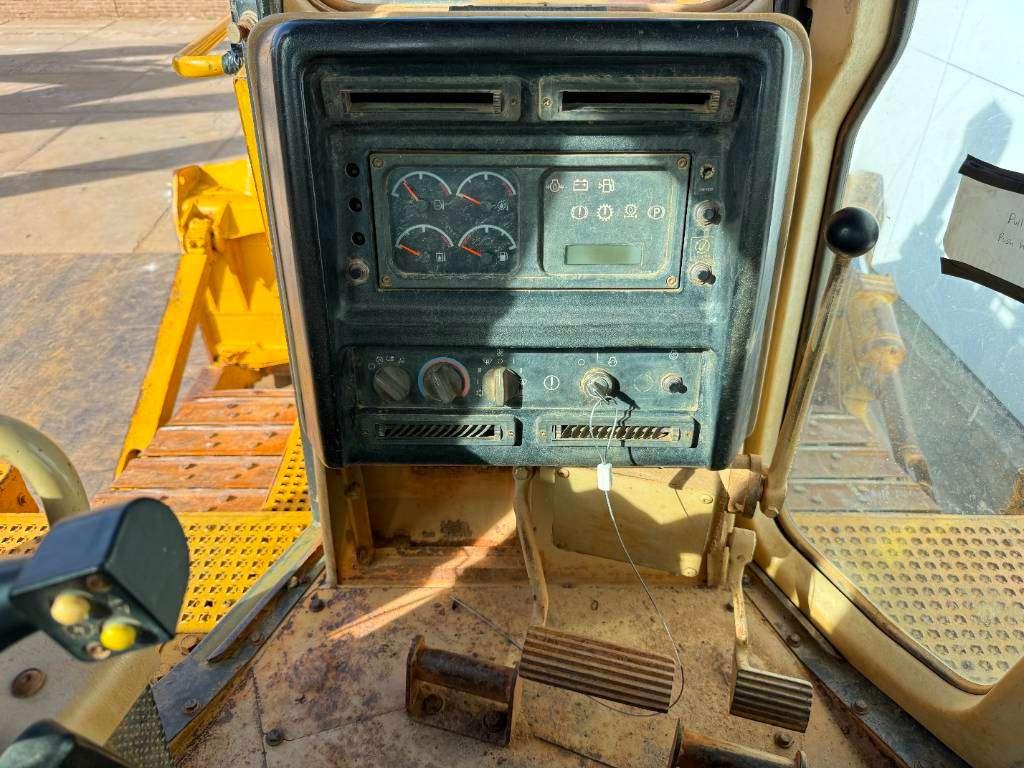 Caterpillar D7R - 3 Tine Ripper / Airco Photo 9