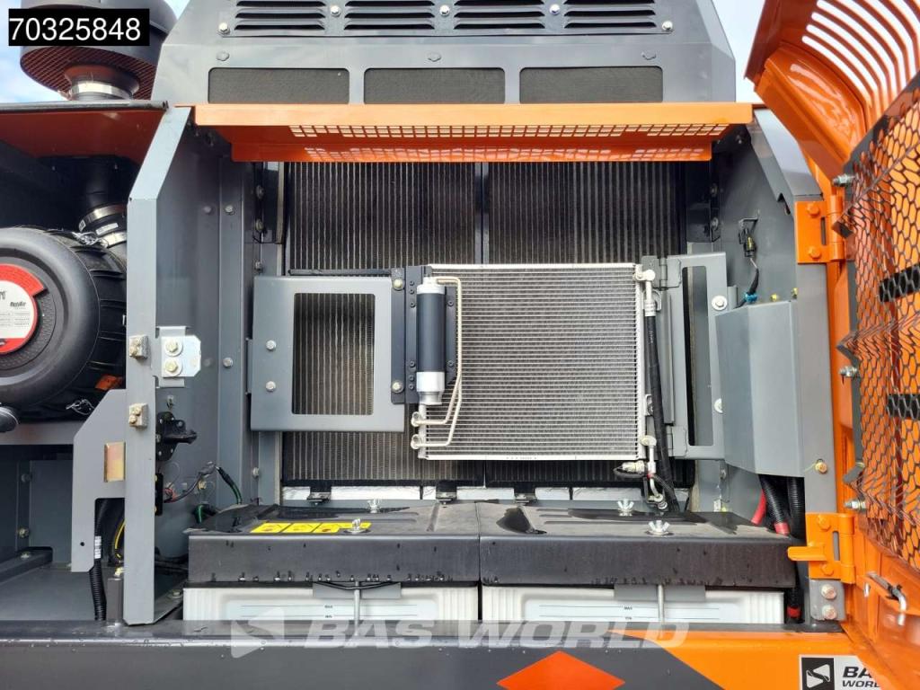Hitachi EX350 LC-5G Cummins Engine Photo 23