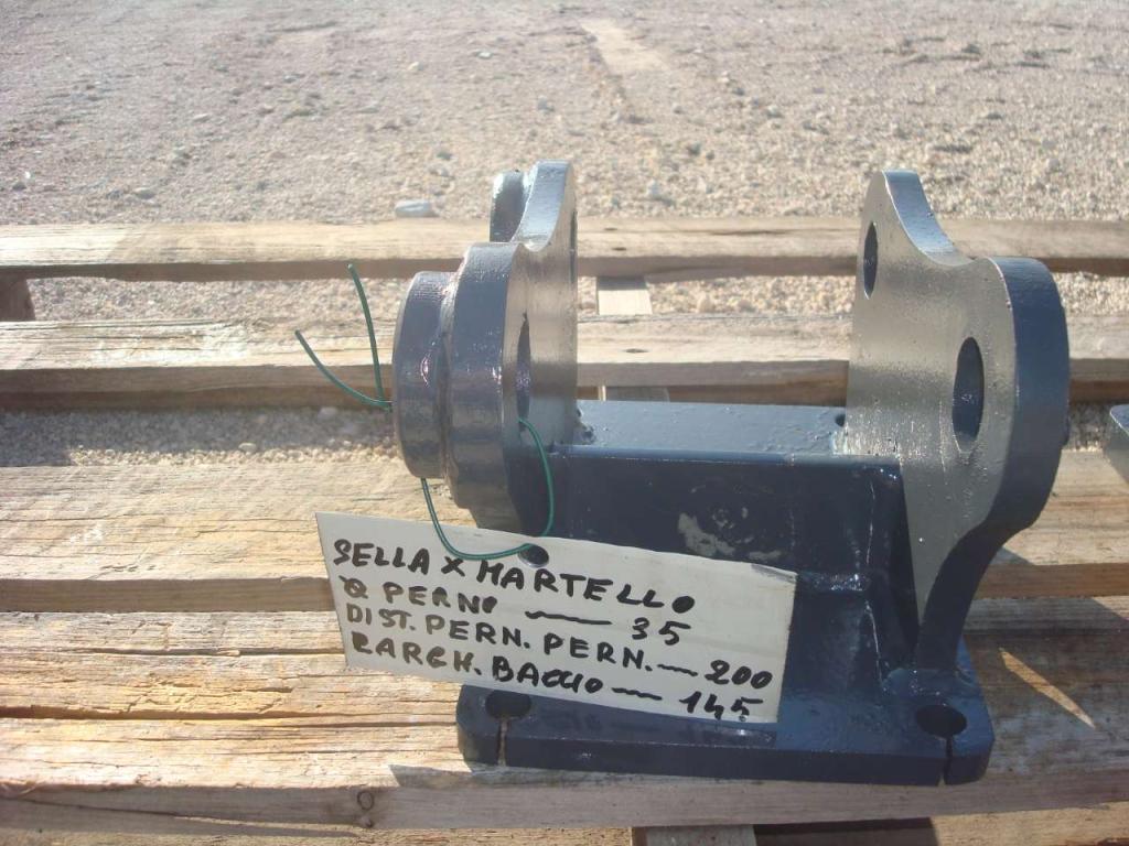 Hammer bracket Photo 1