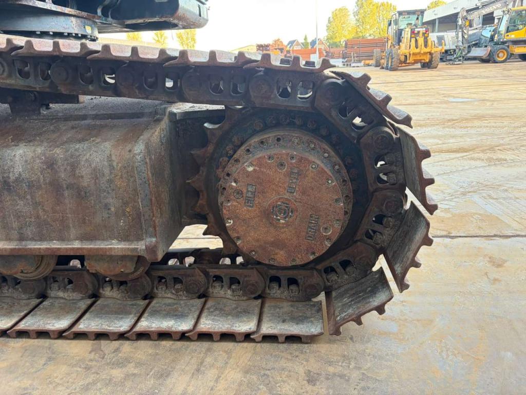 Hyundai HX380L Photo 16